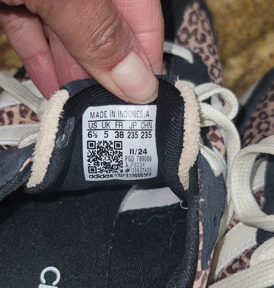 Adidas Women's Farm Run 70s 2.0 Sneaker in Magic Beige/Off White/Blk Colorway - Picture 2 of 7